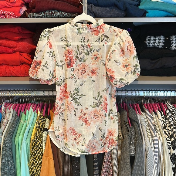 Roommates white/pink floral puff short sleeve semi sheer top size S - Picture 3 of 3